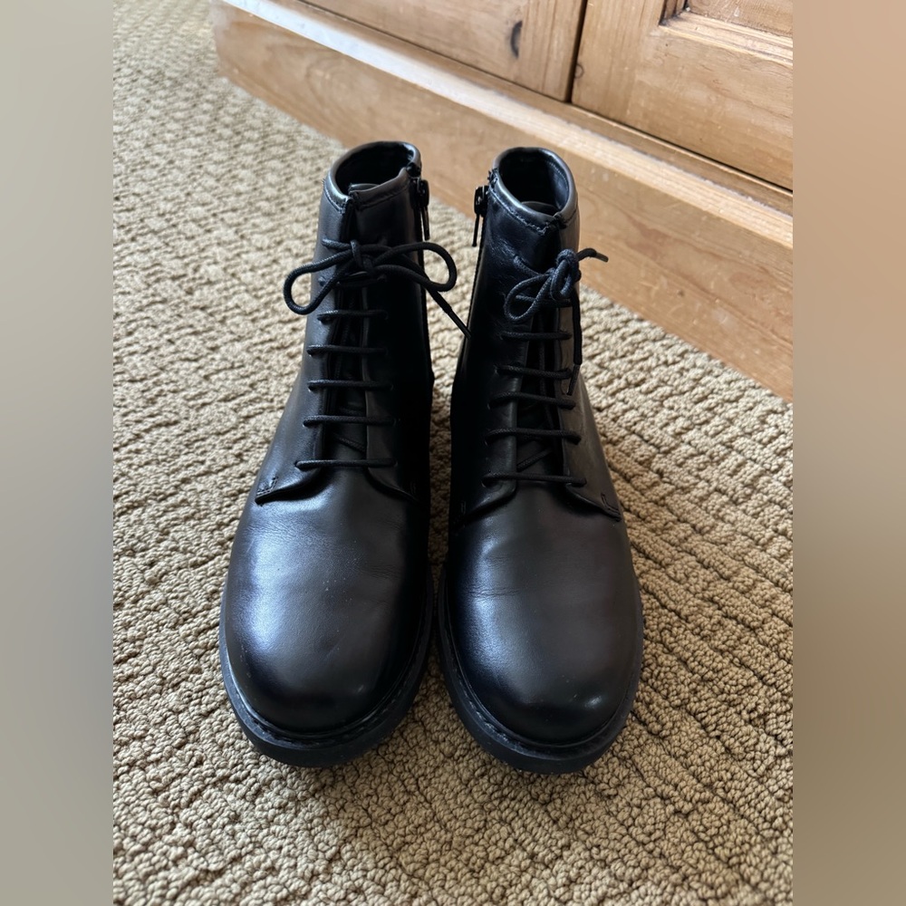Camper boots. Leather. Size 9. Lace up ankle bootie style. Barely worn, clean. - Picture 7 of 11